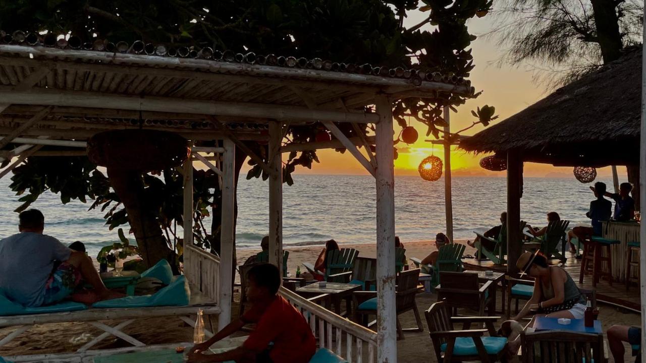 Ozone Beach House Hostel Koh Lanta Exterior photo