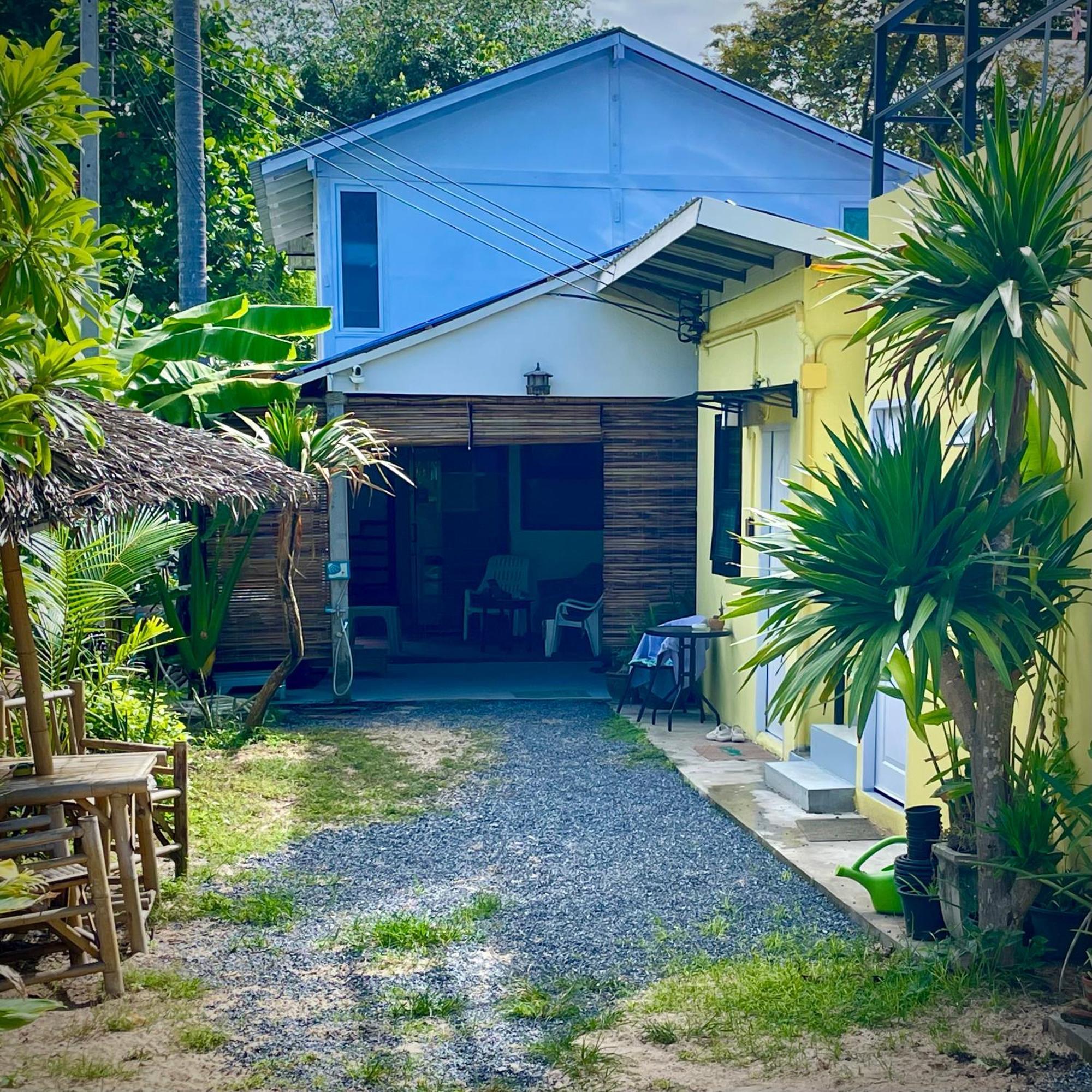 Ozone Beach House Hostel Koh Lanta Exterior photo